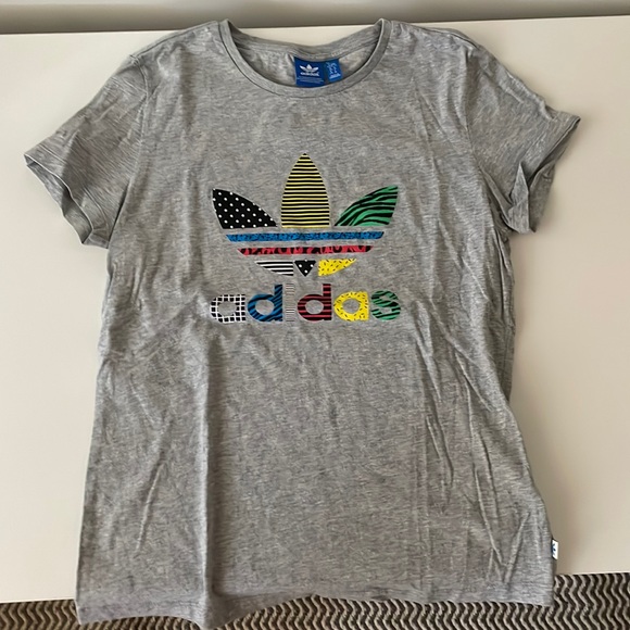 Tops - Adidas Original Logo t-shirt (L)